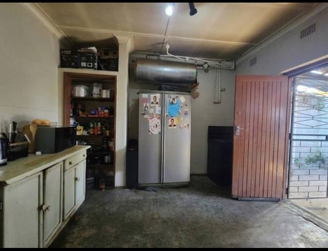2 BEDROOM FREEHOLD FOR SALE IN LEEUHOF